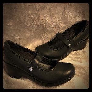 Crocs Ginger Mary Jane Wedge (size 9)